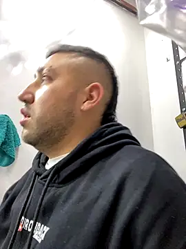 JuanZapata33 online show from September 2025 11:05:02 PM