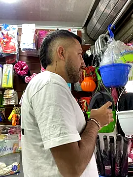 JuanZapata33 online show from October 2025 09:02:01 PM