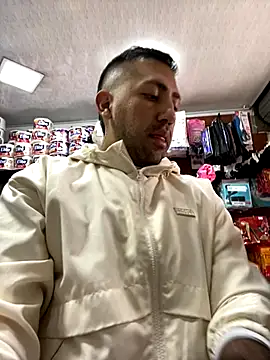 JuanZapata33 online show from October 2025 07:13:01 PM