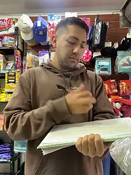 JuanZapata33 online show from November 2025 09:08:01 PM