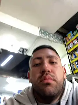 JuanZapata33 online show from April 2026 10:04:01 PM