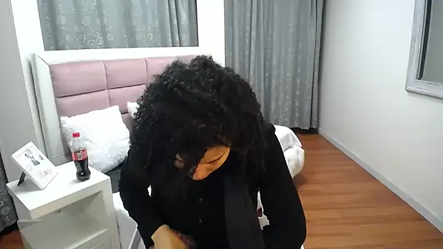 Snapshot of Mayaa_ross chatting on December 2024 03:18:02 AM Mayaa ross online show from December 2024 03:18:02 AM