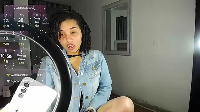 Snapshot of Mayaa_ross chatting on February 2025 06:46:02 AM Mayaa ross online show from February 2025 06:46:02 AM