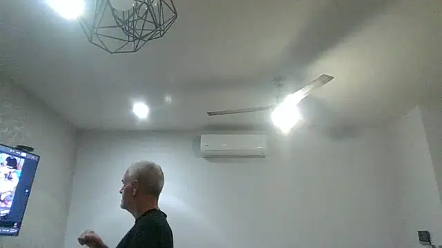 Flippyx4U online show from February 2026 04:54:01 PM