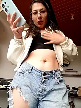 Snapshot of VALERY-03_ chatting on April 2026 03:32:01 PM VALERY-03 online show from April 2026 03:32:01 PM