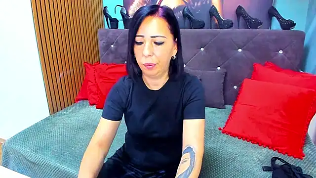 LauraSin online show from July 2026 03:23:02 AM