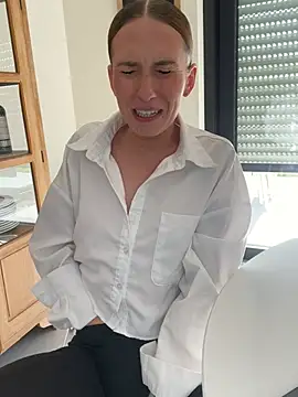 lola tentatiion online show from March 2025 01:38:02 PM