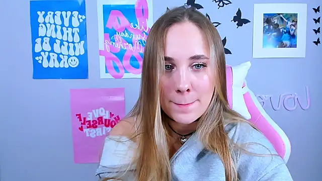 Snapshot of MiaMilas chatting on December 2024 07:33:02 AM MiaMilas online show from December 2024 07:33:02 AM