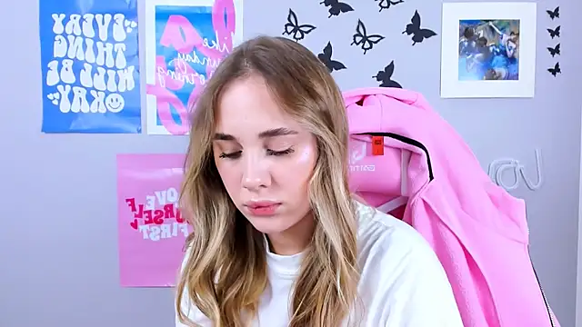 Snapshot of MiaMilas chatting on December 2024 12:42:01 PM MiaMilas online show from December 2024 12:42:01 PM