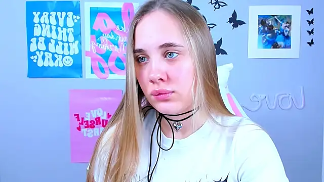 Snapshot of MiaMilas chatting on January 2025 05:02:02 AM MiaMilas online show from January 2025 05:02:02 AM