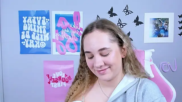 Snapshot of MiaMilas chatting on January 2025 07:00:01 AM MiaMilas online show from January 2025 07:00:01 AM