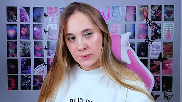 Snapshot of MiaMilas chatting on February 2025 12:59:01 PM MiaMilas online show from February 2025 12:59:01 PM