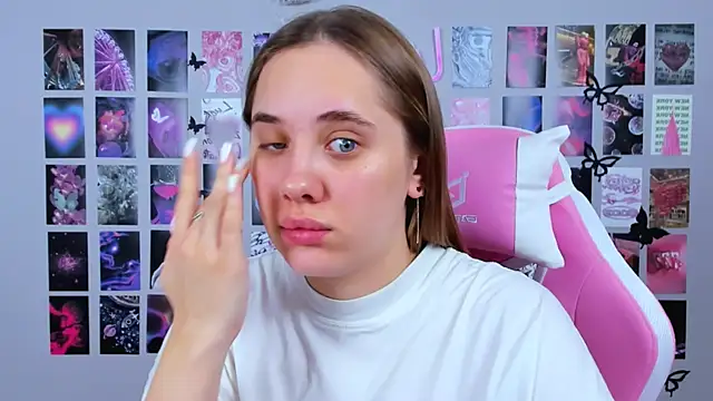 Snapshot of MiaMilas chatting on February 2025 05:10:01 AM MiaMilas online show from February 2025 05:10:01 AM