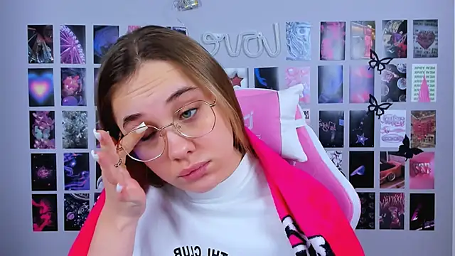 Snapshot of MiaMilas chatting on February 2025 05:40:02 AM MiaMilas online show from February 2025 05:40:02 AM