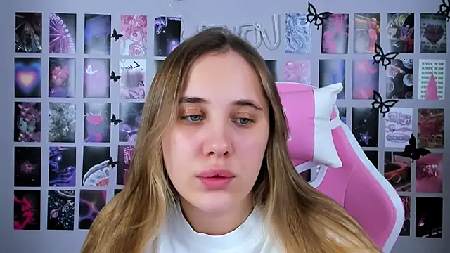 Snapshot of MiaMilas chatting on February 2025 04:14:02 PM MiaMilas online show from February 2025 04:14:02 PM