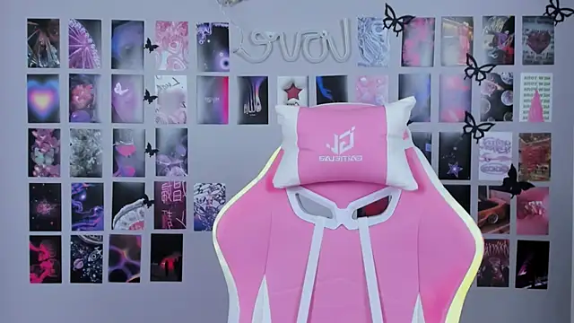 Snapshot of MiaMilas chatting on February 2025 10:56:02 AM MiaMilas online show from February 2025 10:56:02 AM