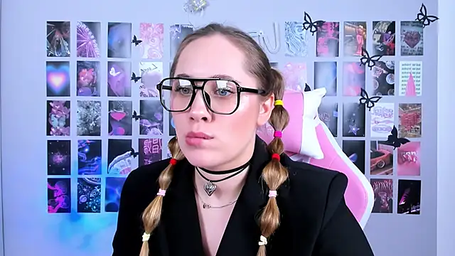 Snapshot of MiaMilas chatting on March 2025 07:51:02 AM MiaMilas online show from March 2025 07:51:02 AM