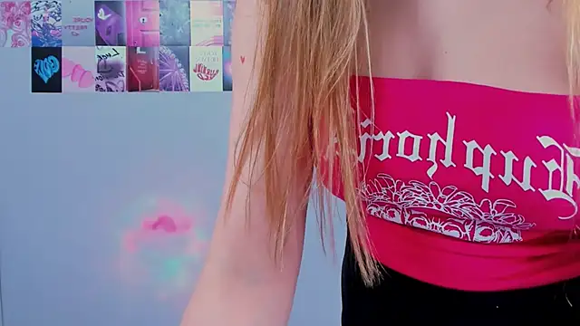 Snapshot of MiaMilas chatting on March 2025 09:43:01 AM MiaMilas online show from March 2025 09:43:01 AM