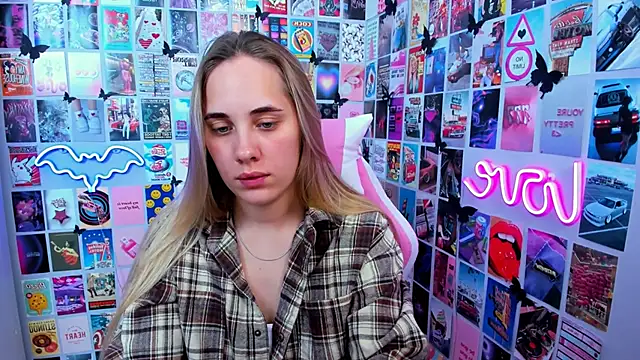 Snapshot of MiaMilas chatting on October 2025 05:54:02 PM MiaMilas online show from October 2025 05:54:02 PM