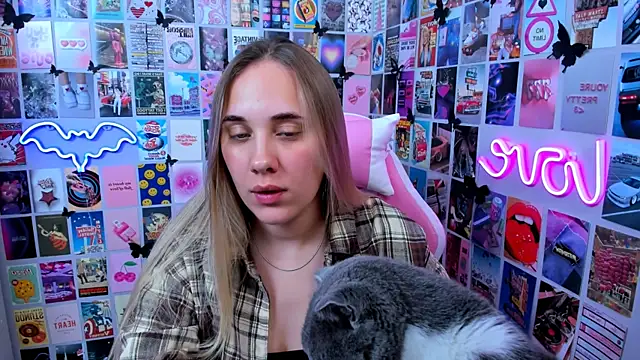 Snapshot of MiaMilas chatting on October 2025 03:56:02 PM MiaMilas online show from October 2025 03:56:02 PM