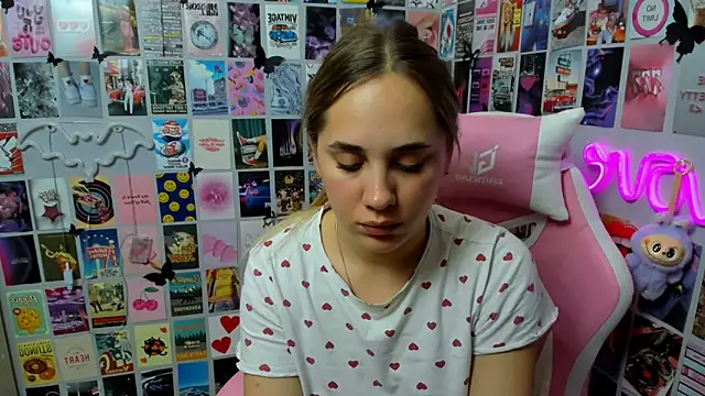 Snapshot of MiaMilas chatting on October 2025 04:19:01 PM MiaMilas online show from October 2025 04:19:01 PM