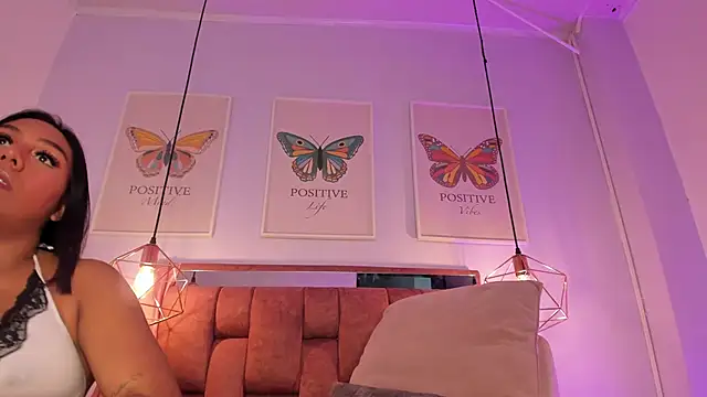 kristakinnky online show from April 2026 11:59:01 AM