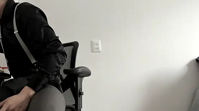 Snapshot of pablo-rincon95 chatting on January 2025 03:40:02 PM pablo-rincon95 online show from January 2025 03:40:02 PM