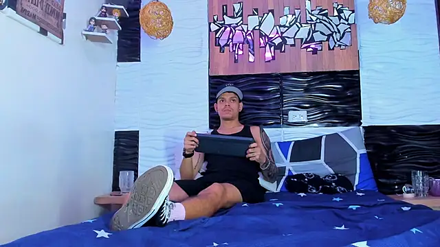 Snapshot of Friendsofeverything_ chatting on November 2025 03:08:02 AM Friendsofeverything online show from November 2025 03:08:02 AM