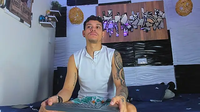 Snapshot of Friendsofeverything_ chatting on December 2025 01:42:01 PM Friendsofeverything online show from December 2025 01:42:01 PM