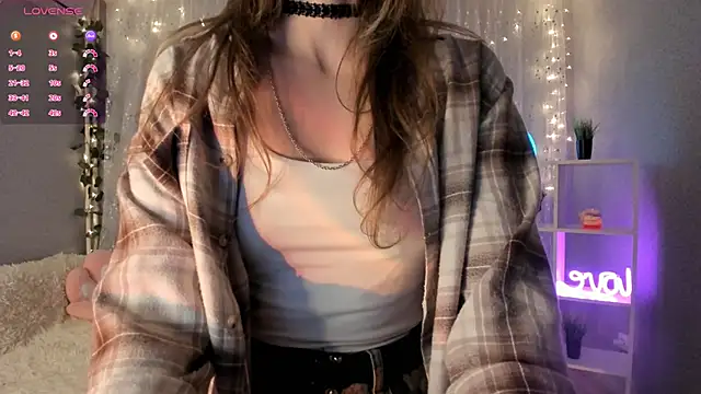 Snapshot of AraCopple chatting on December 2024 08:18:01 PM AraCopple online show from December 2024 08:18:01 PM