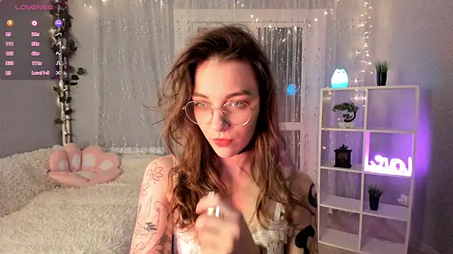 Snapshot of AraCopple chatting on December 2024 07:57:01 PM AraCopple online show from December 2024 07:57:01 PM