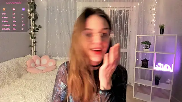 Snapshot of AraCopple chatting on December 2024 09:15:01 PM AraCopple online show from December 2024 09:15:01 PM