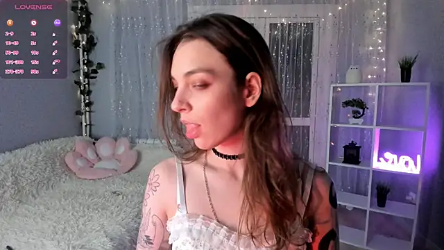 Snapshot of AraCopple chatting on December 2024 01:42:01 AM AraCopple online show from December 2024 01:42:01 AM