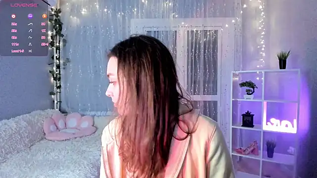 Snapshot of AraCopple chatting on December 2024 11:14:01 PM AraCopple online show from December 2024 11:14:01 PM