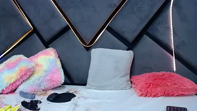 Snapshot of GabrielaDurann chatting on January 2025 10:30:02 PM GabrielaDurann online show from January 2025 10:30:02 PM