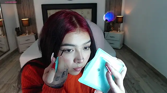 Snapshot of pettit_courtny chatting on January 2025 03:47:01 AM pettit courtny online show from January 2025 03:47:01 AM