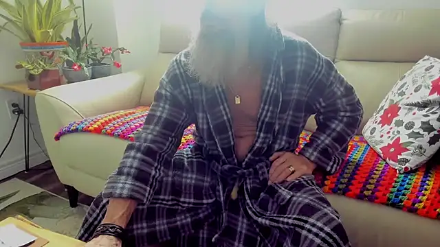 Snapshot of mindphu_k chatting on December 2025 06:04:01 PM mindphu k online show from December 2025 06:04:01 PM