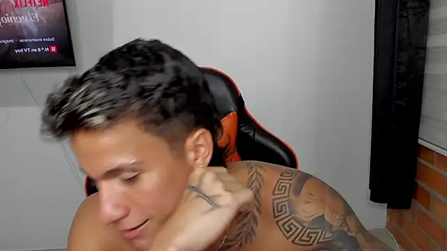 pettergrey1 online show from October 2025 11:18:01 PM