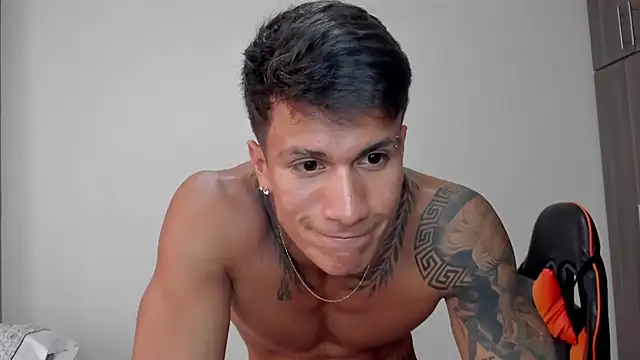 Snapshot of pettergrey1 chatting on February 2026 08:25:02 PM pettergrey1 online show from February 2026 08:25:02 PM