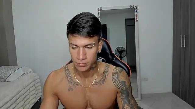 Snapshot of pettergrey1 chatting on February 2026 12:00:01 PM pettergrey1 online show from February 2026 12:00:01 PM