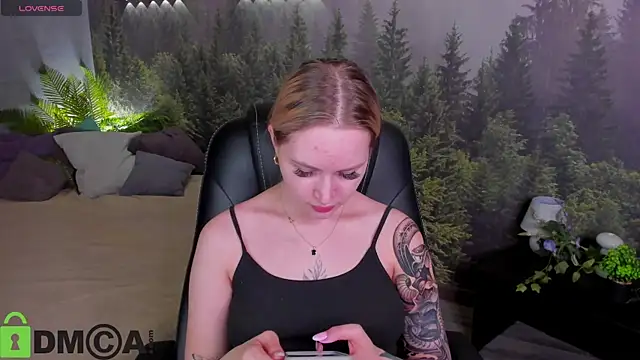 Carol  Cox online show from November 2025 10:42:02 PM