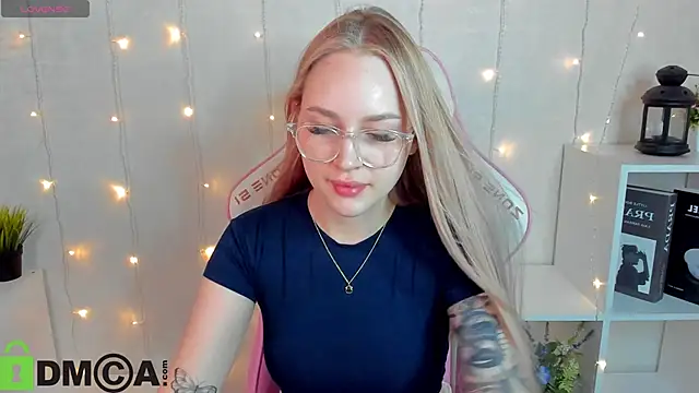 Carol  Cox online show from November 2025 10:18:02 PM