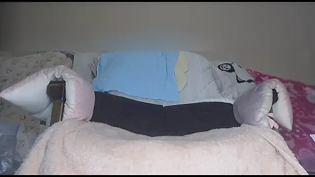 Snapshot of cross-dresser-nana chatting on December 2024 10:19:01 PM cross-dresser-nana online show from December 2024 10:19:01 PM