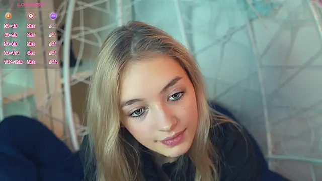 Snapshot of FlairCunard chatting on December 2024 09:01:01 PM FlairCunard online show from December 2024 09:01:01 PM