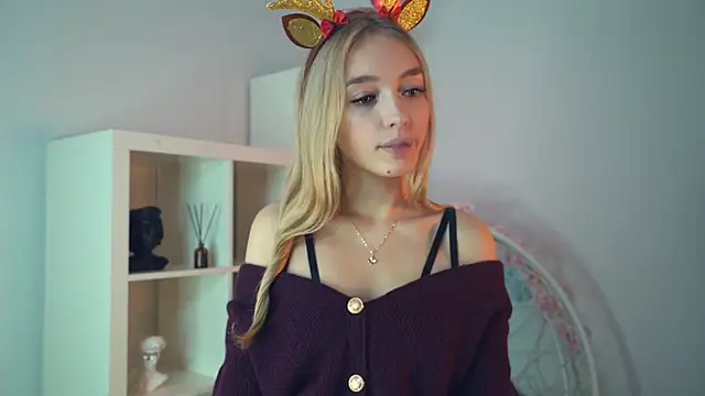 Snapshot of FlairCunard chatting on December 2024 08:57:02 PM FlairCunard online show from December 2024 08:57:02 PM