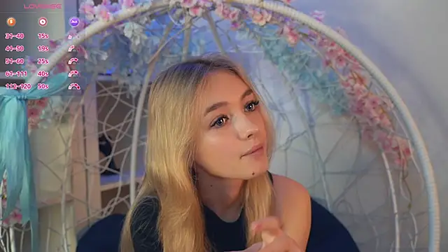 Snapshot of FlairCunard chatting on December 2024 06:34:01 PM FlairCunard online show from December 2024 06:34:01 PM