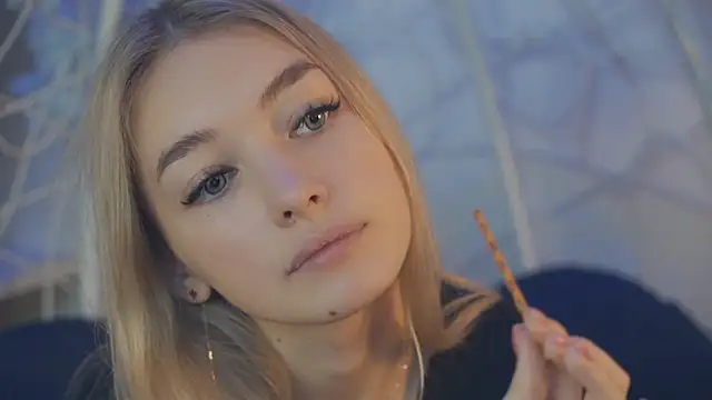 Snapshot of FlairCunard chatting on December 2024 04:17:01 PM FlairCunard online show from December 2024 04:17:01 PM