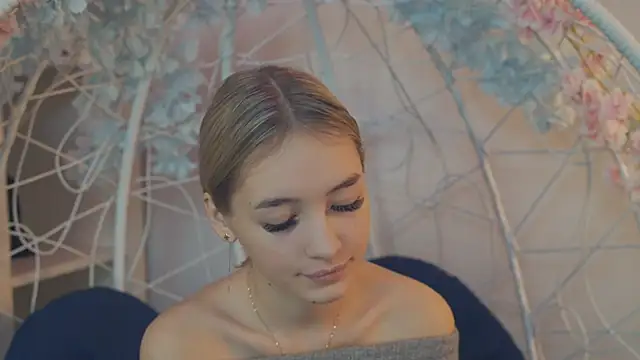 Snapshot of FlairCunard chatting on December 2024 03:49:02 PM FlairCunard online show from December 2024 03:49:02 PM