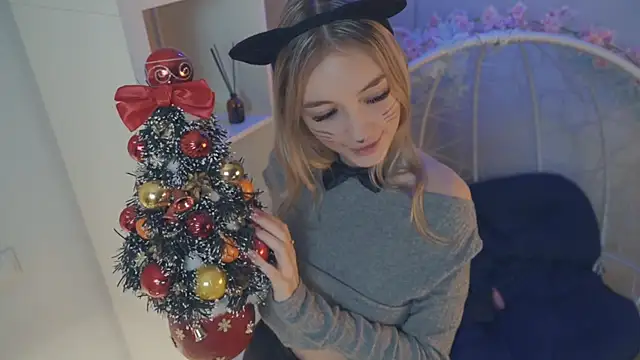 Snapshot of FlairCunard chatting on December 2024 10:37:02 PM FlairCunard online show from December 2024 10:37:02 PM