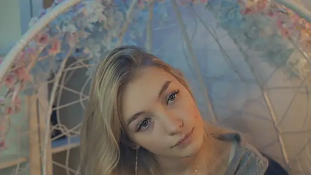 Snapshot of FlairCunard chatting on December 2024 11:50:01 PM FlairCunard online show from December 2024 11:50:01 PM